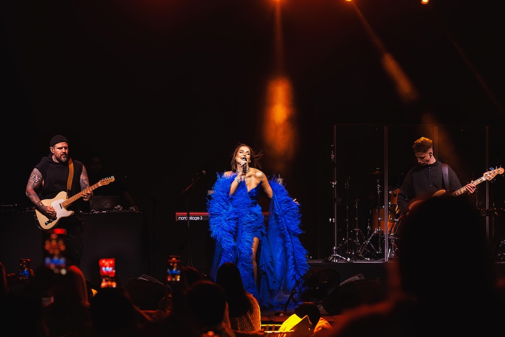 Queen Almaty открыл летний сезон концертом Artik & Asti: как это было