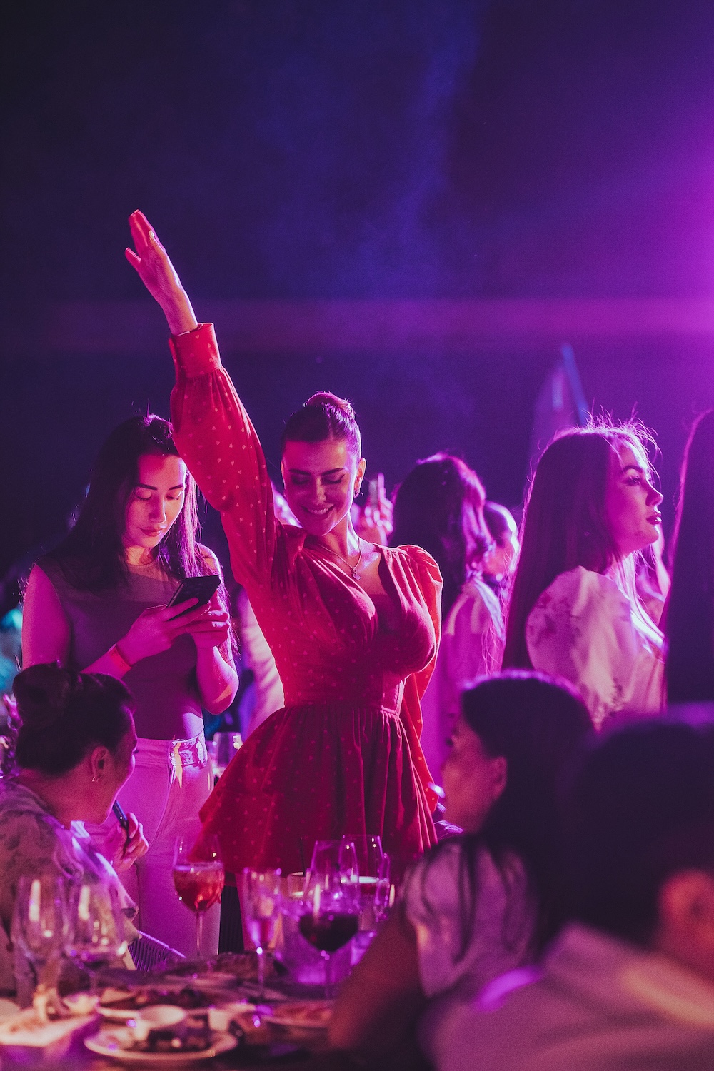 Queen Almaty открыл летний сезон концертом Artik & Asti: как это было