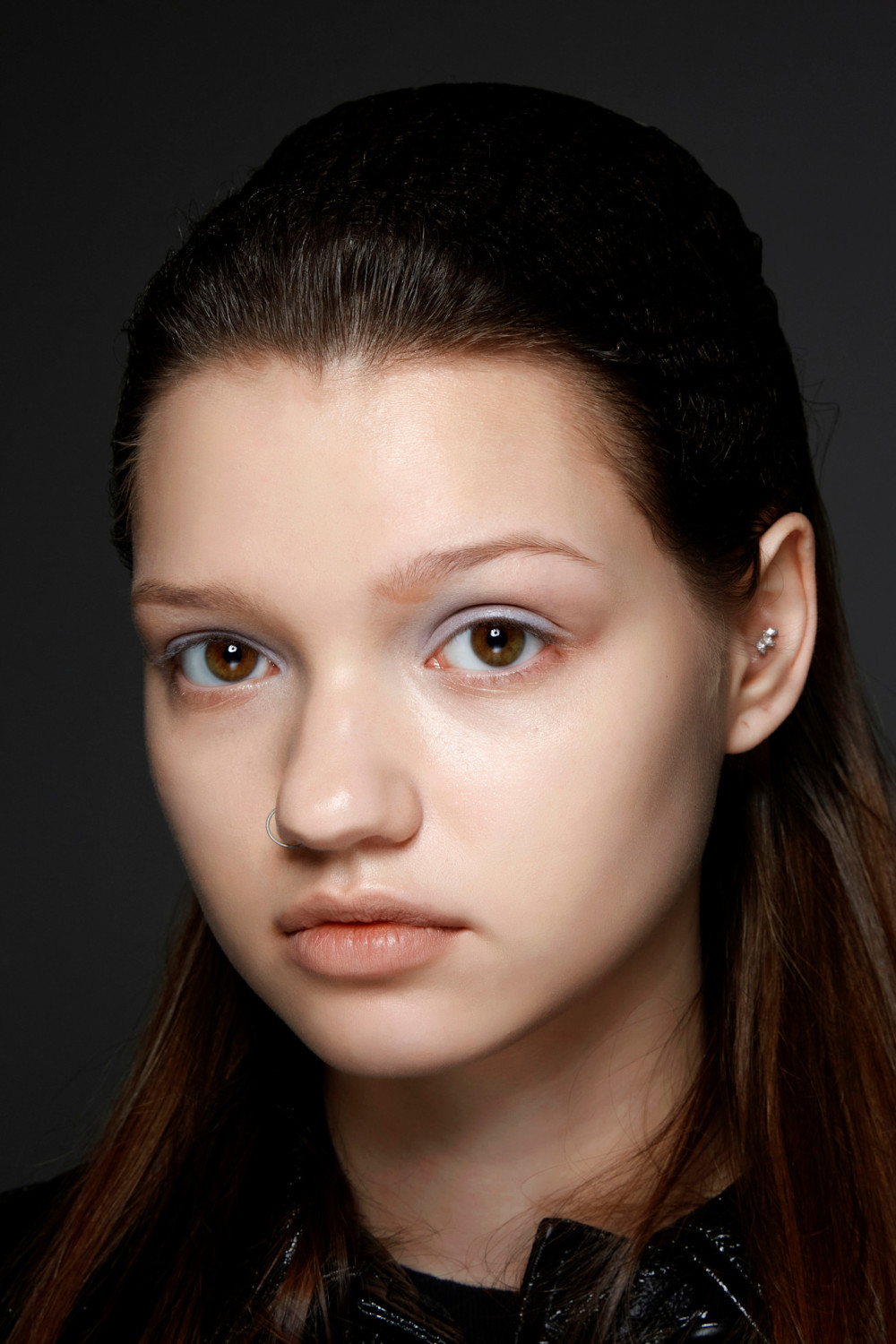 Искусственные веснушки, ягодные губы и другие тренды макияжа этого лета