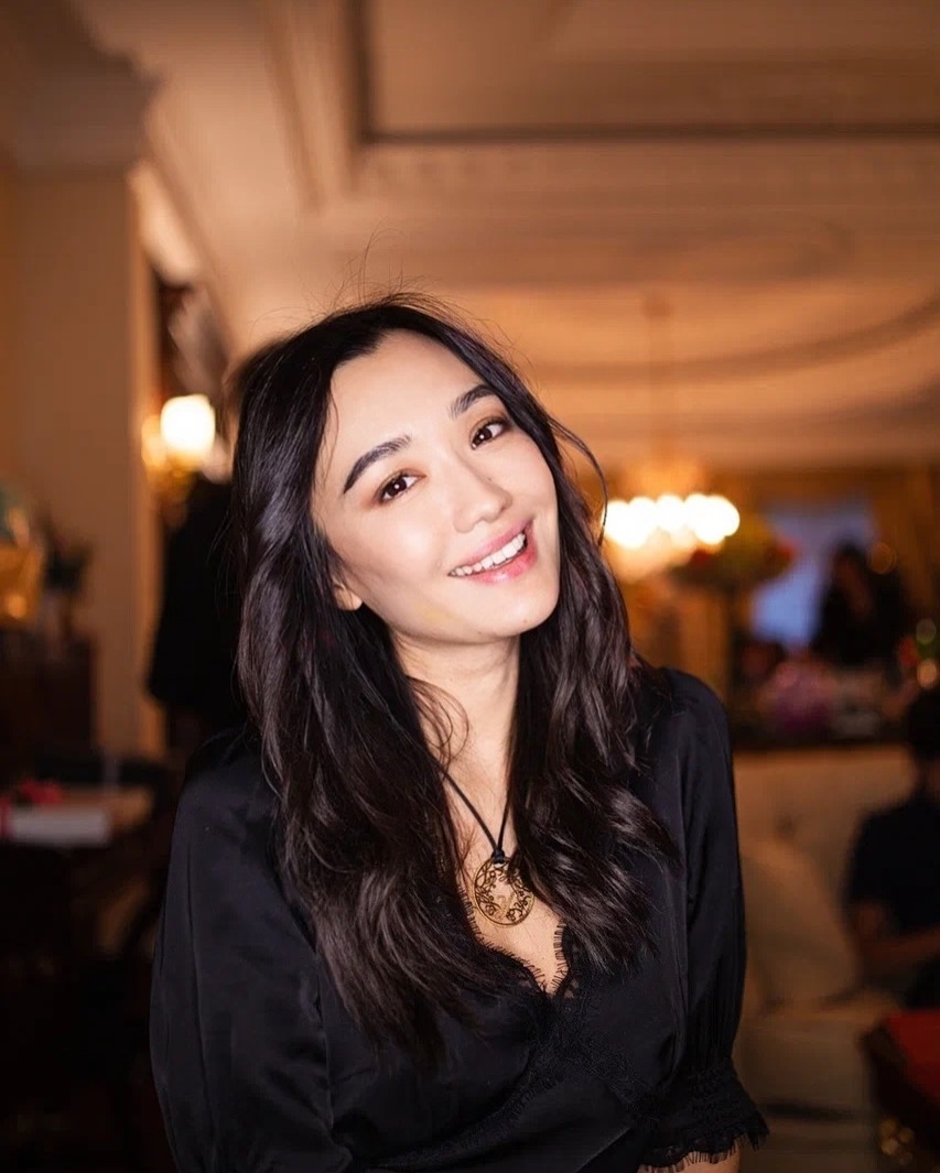 Дачадағы жалаңаш көрші видео Үшеуі біреуін ұрды