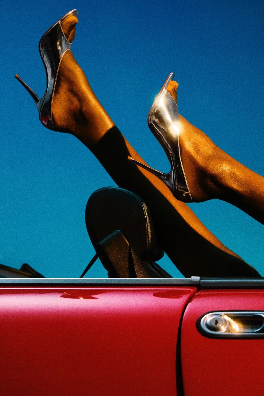 коллекция Amina Muaddi Cruise 2025