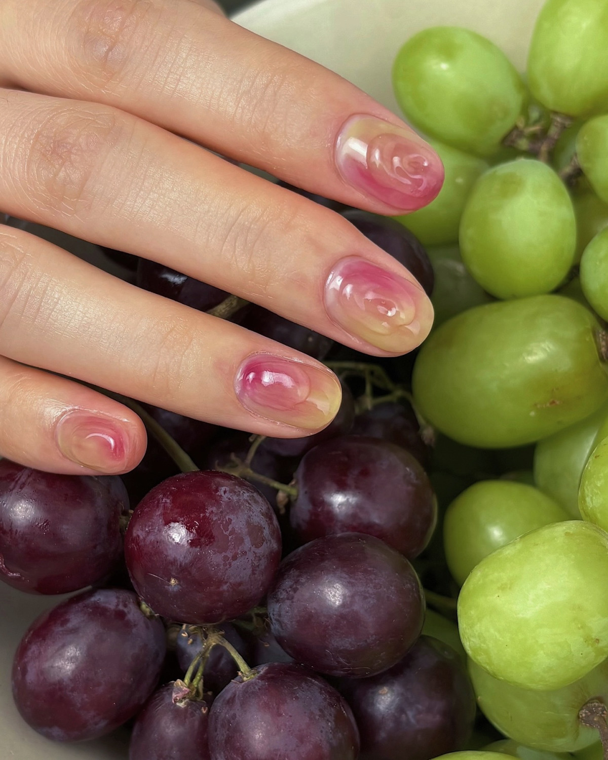 4 фруктовых тренда маникюра, которые стоит попробовать этим летом