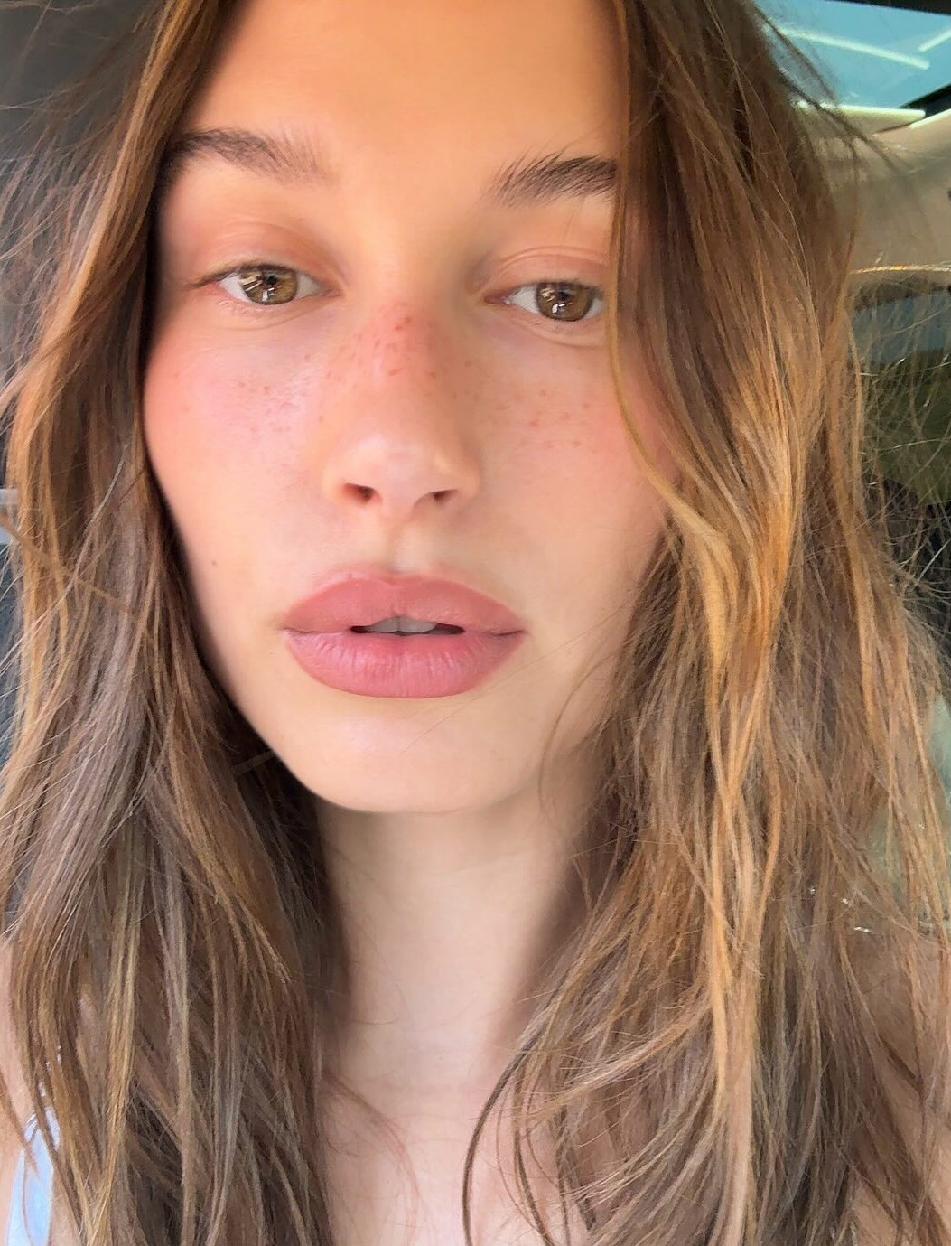 Хейли Бибер рассказала о вещах, без которых она «не могла жить» во время беременности и после родов