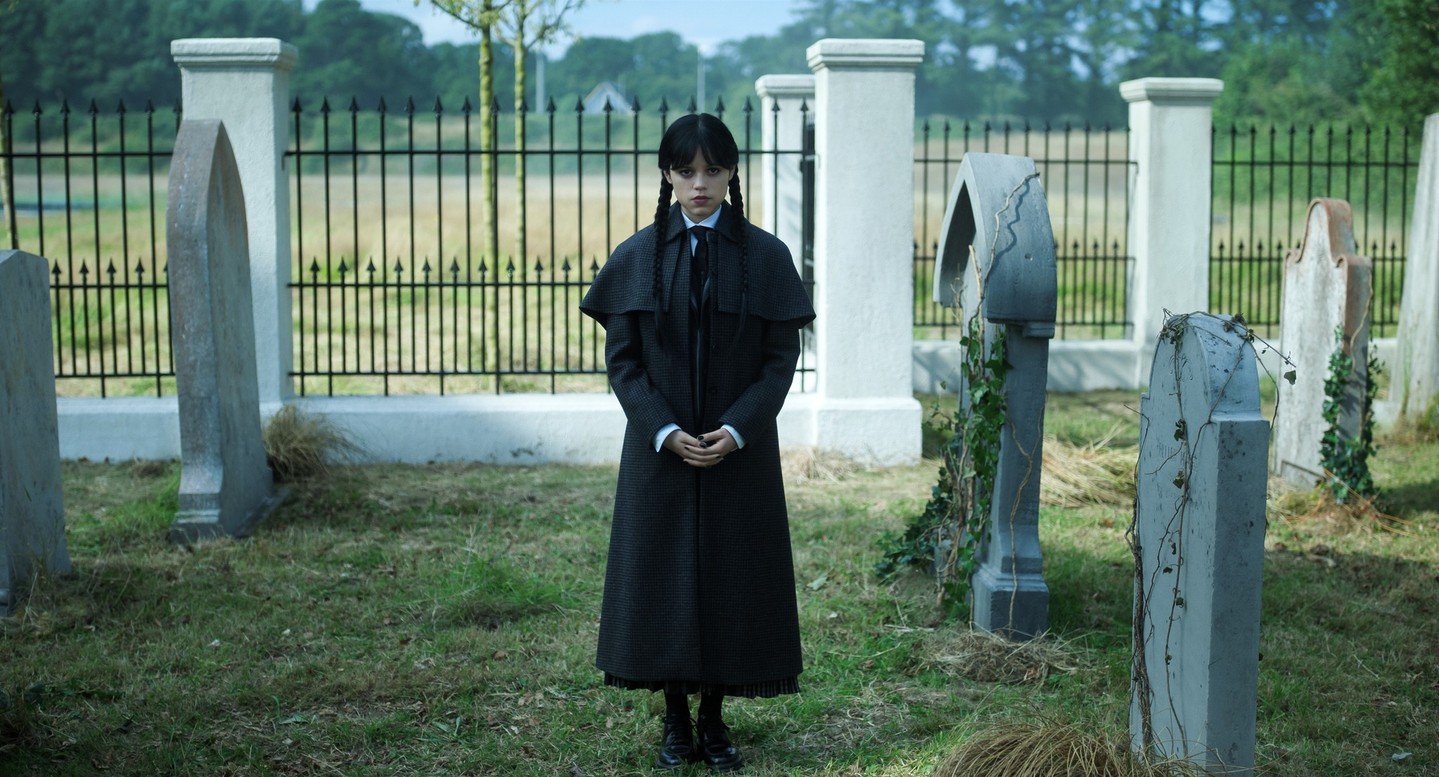 «Ни одной уничтожающей реплики»: как кинокритики отреагировали на второй сезон сериала «Уэнсдей»