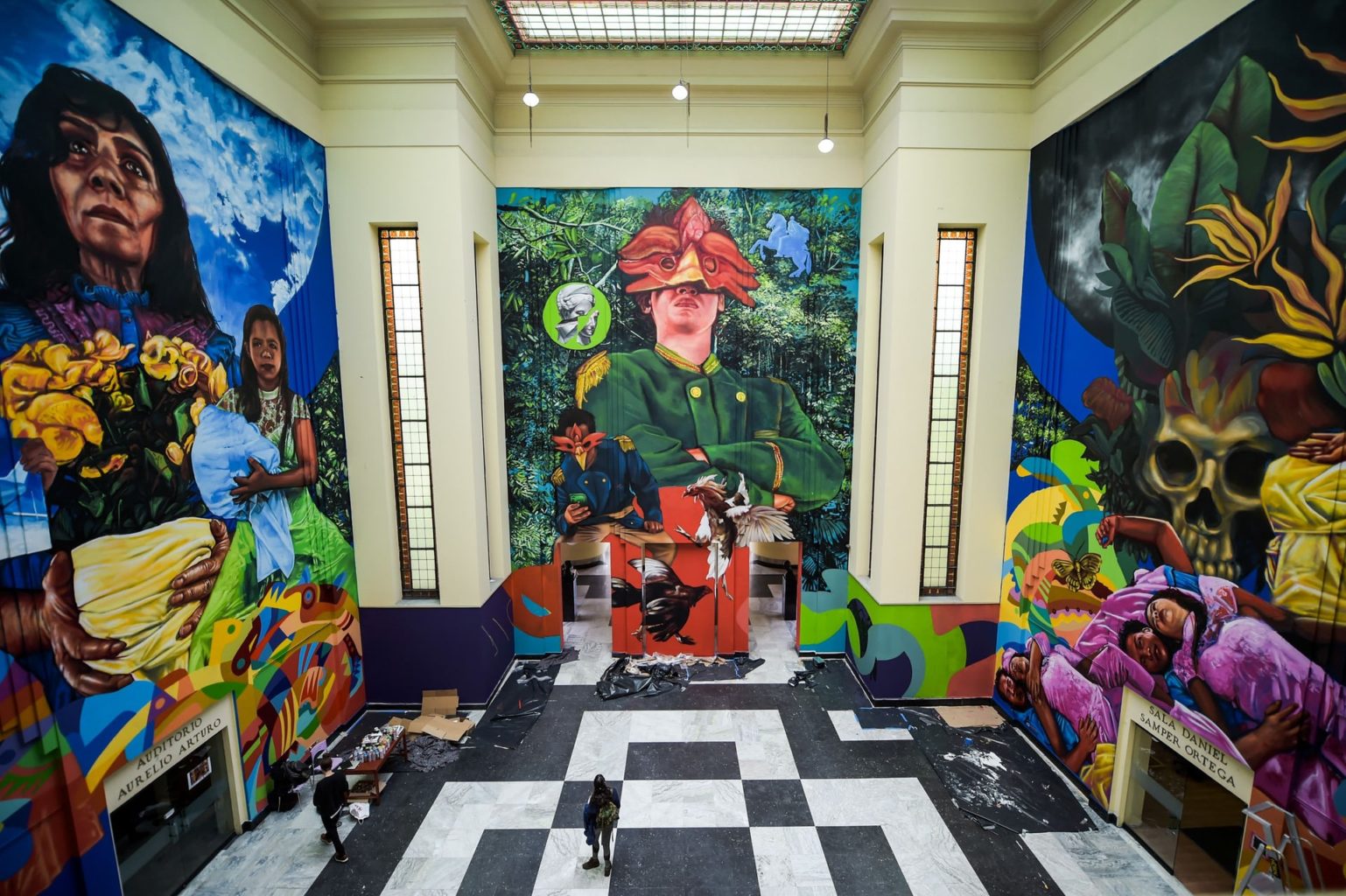 Фрески художника Оскара Гонсалеса «Гуаче» и Эндрю Писакане «Гайя»