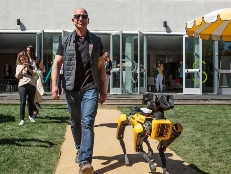 Jeff Bezos SpotMini Boston Dynamics Amazon Джефф Безос собака-робот
