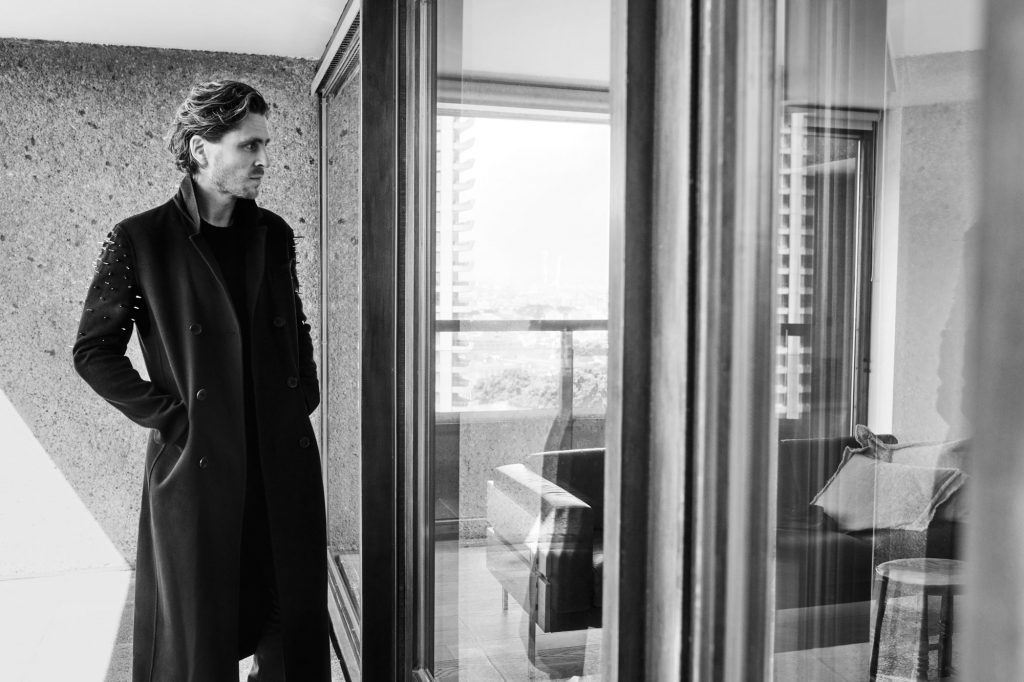 Сверрир Гуднасон Девушка, которая застряла в паутине актер Швеция Миллениум 