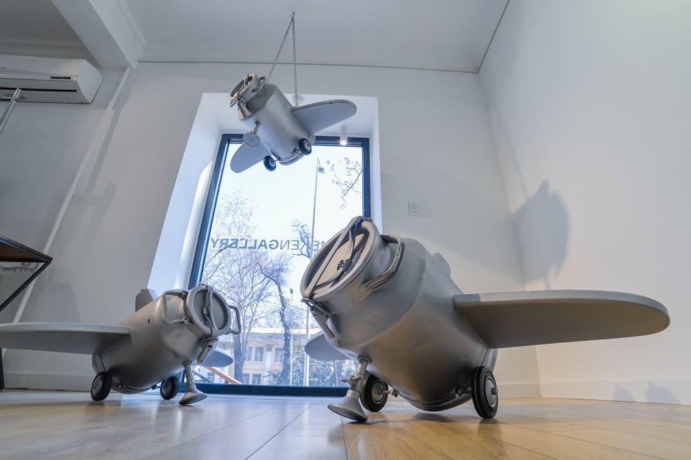 Дурные шутки выставка Алматы права человека