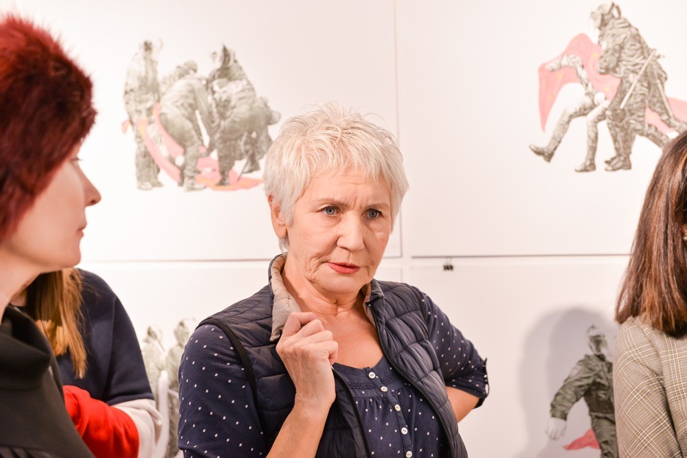 полицейский спит Дурные шутки выставка Алматы права человека