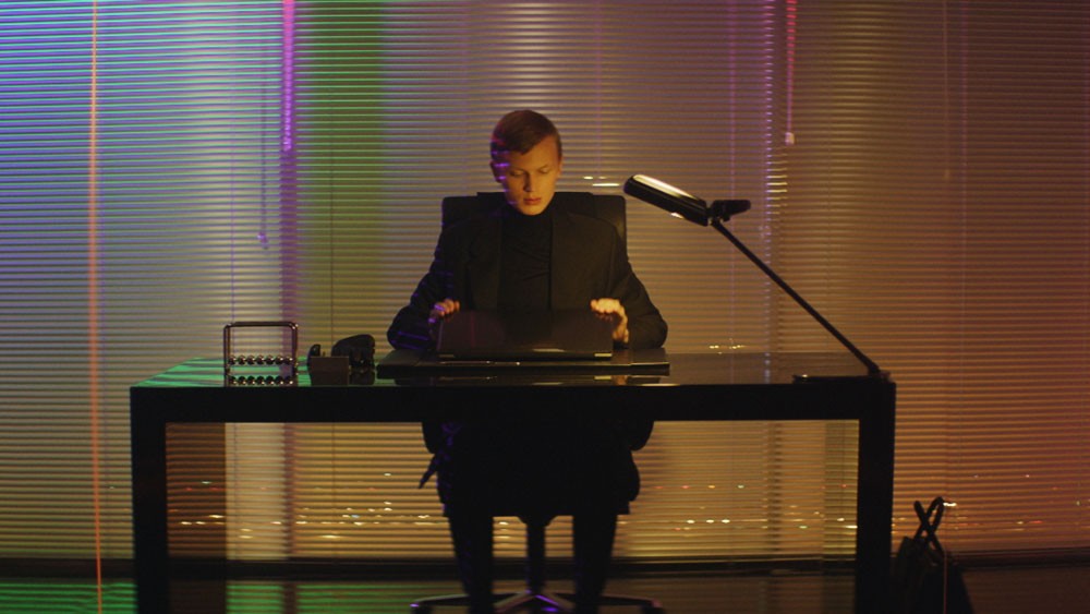 Prada 365 весна-лето 2019 кампейн Вилли Вандерперре видео