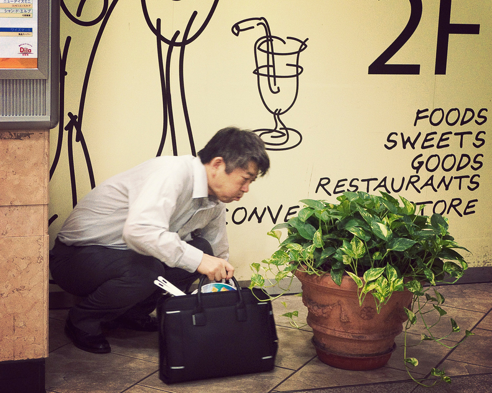 пьяный блюет