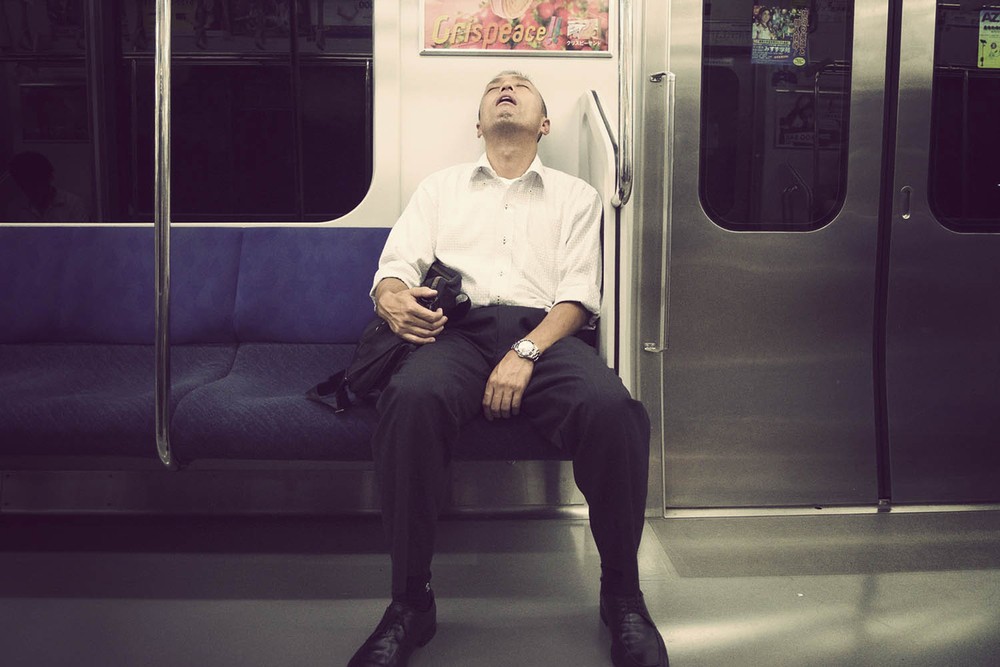 пьяный в метро