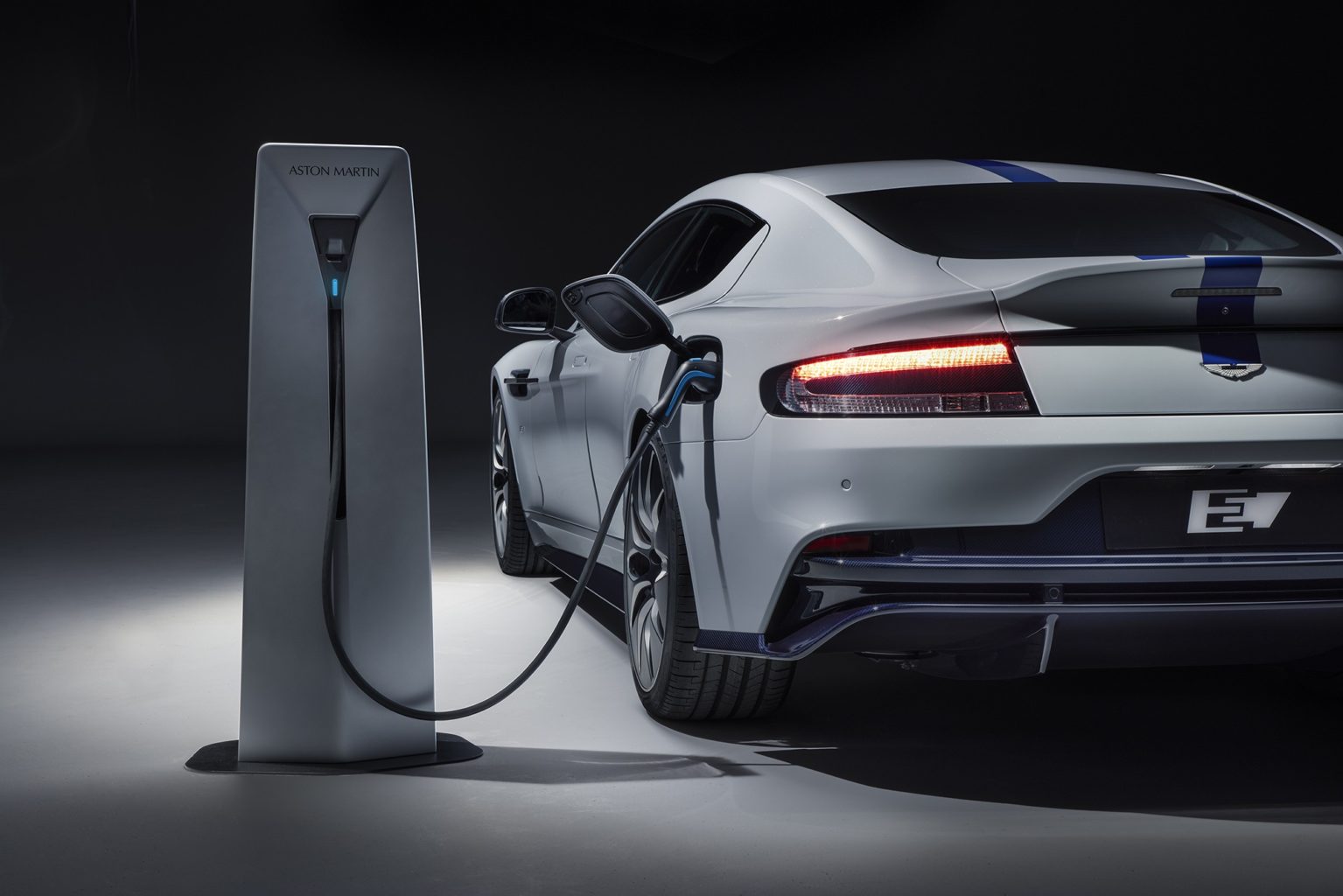 Aston Martin Rapide E электрокар