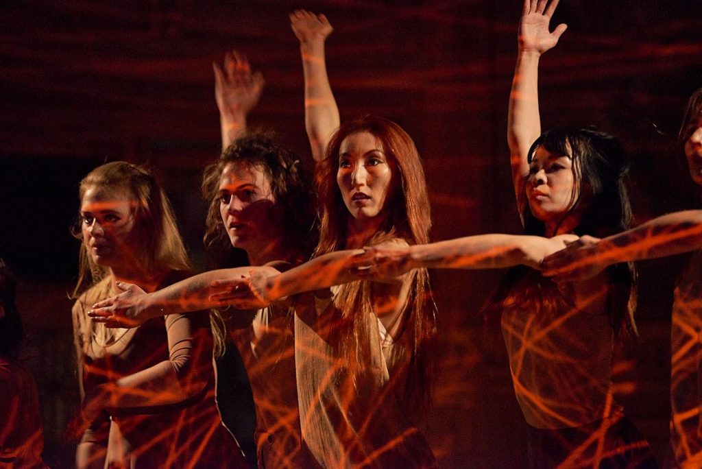 Дана Муса этно-балет Париж Казахстан архетипы женщины феминизм 