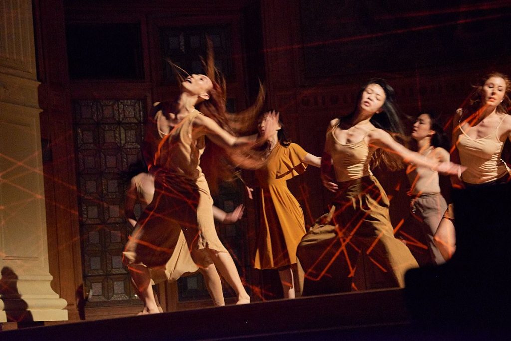 Дана Муса этно-балет Париж Казахстан архетипы женщины феминизм 