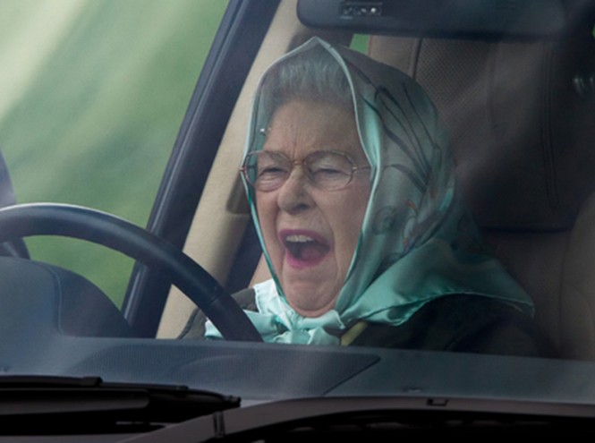 королева елизавета за рулем