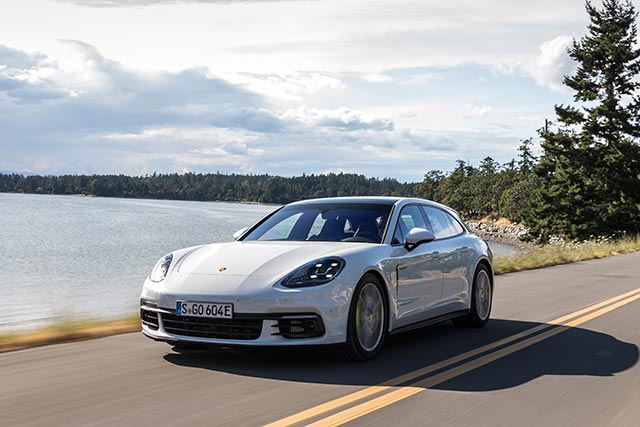 автомобиль машины путешествия дороги Porsche Panamera 4 E-Hybrid Sport Turismo