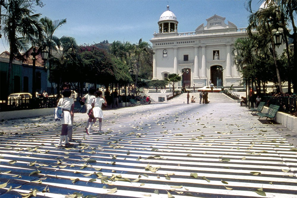 Карлос Крус-Диес пешеходный переход
