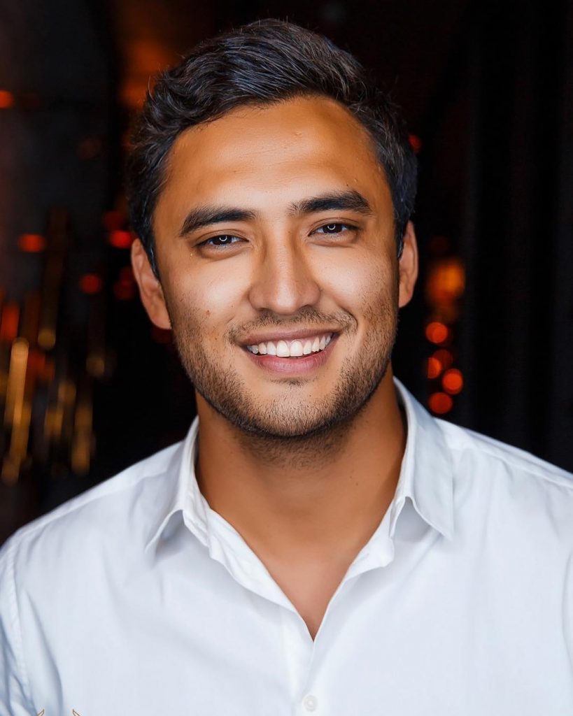 Тауекел Муслим учится на психоаналитика