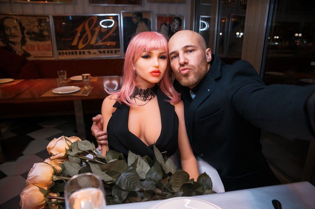 Юрий Толочко сделал предложение женщина киборг