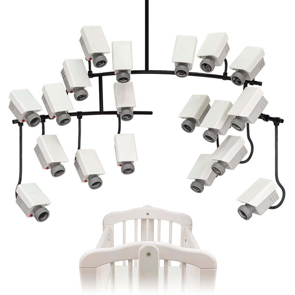 мобиль в виде камер наблюдения Бэнкси