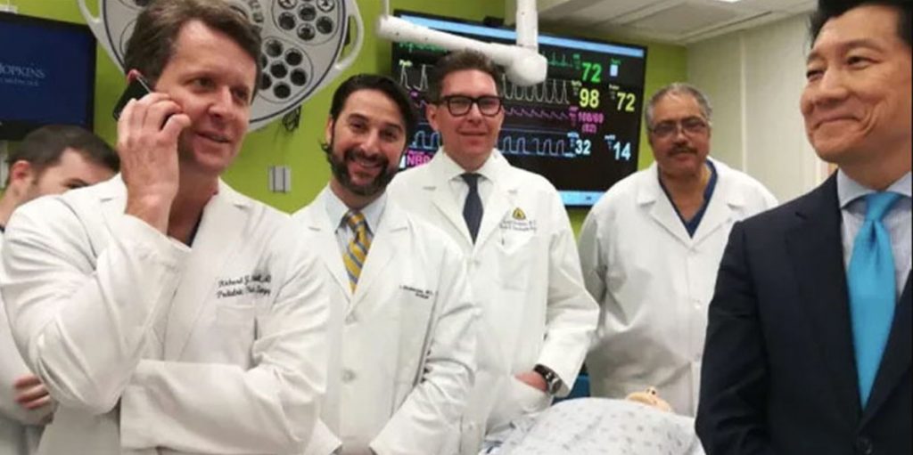 Трансплантация пениса вместе с мошонкой