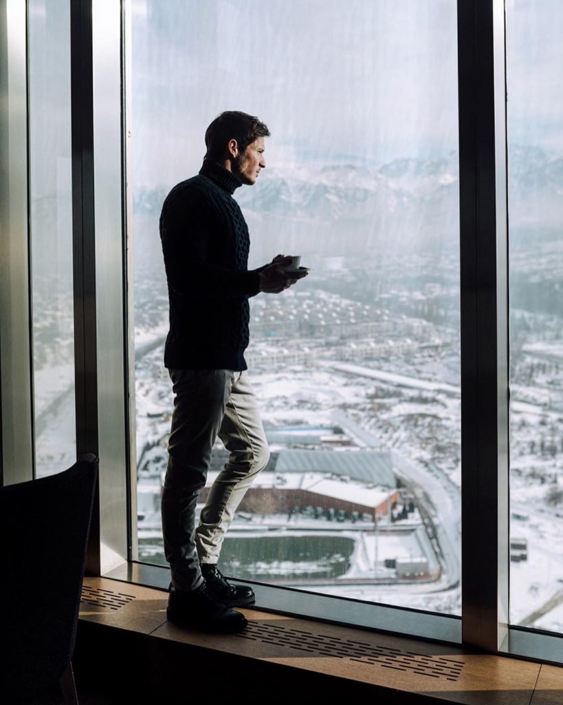 блогер-миллионер Том Кларен Алматы