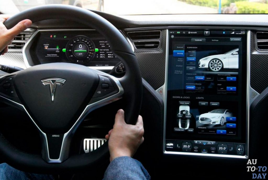 Приборная панель Tesla