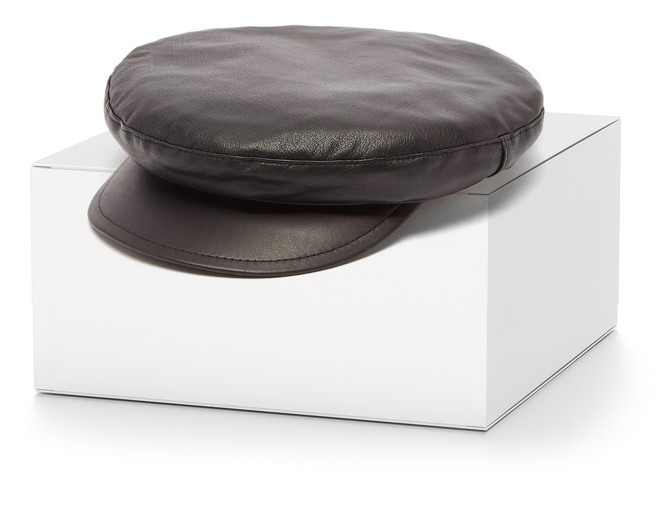 Кепи ANN DEMEULEMEESTER процесс