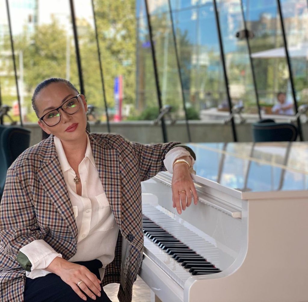 Порно көру рахат әкеледі Киевтің жезөкшелері