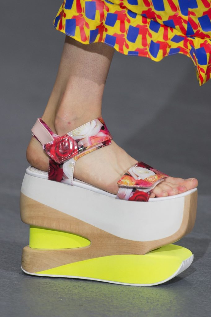 Ugly shoes: как "уродливые туфли" стали такими привлекательными для дизайнеров?