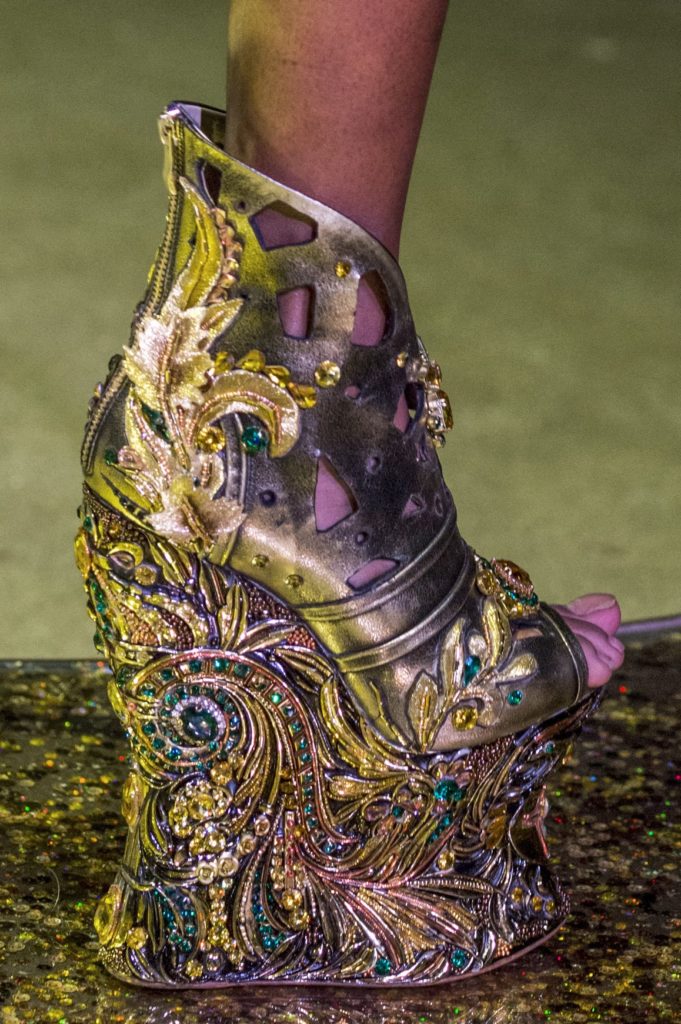 Ugly shoes: как "уродливые туфли" стали такими привлекательными для дизайнеров?