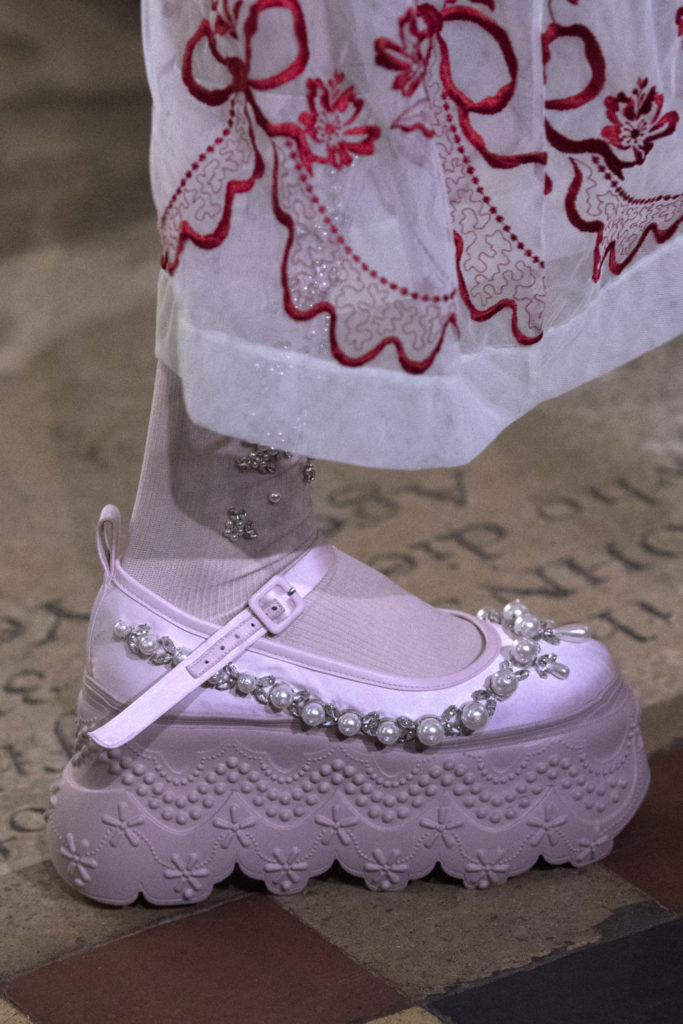 Ugly shoes: как "уродливые туфли" стали такими привлекательными для дизайнеров?
