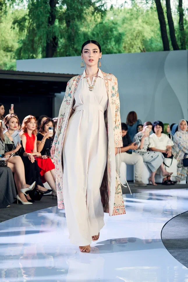 Өте әдемі емізікшелер Порно күтпеген кончит